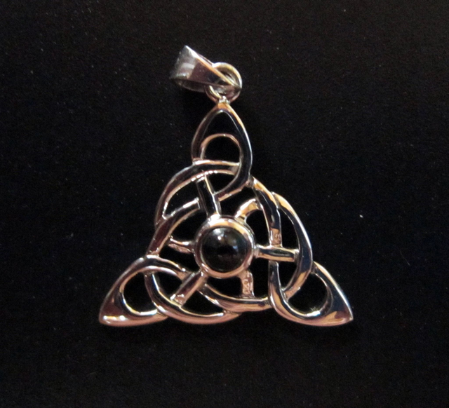 Pendentif en argent noeud de Brighid avec onyx, en argent sterling 925.