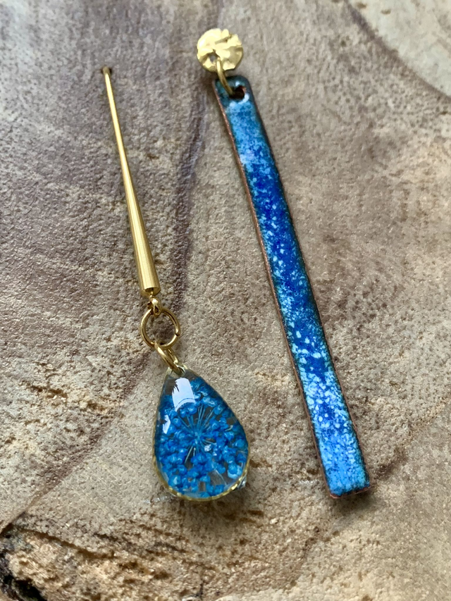 Pièces uniques : boucles d'oreilles émail et fleurs séchées