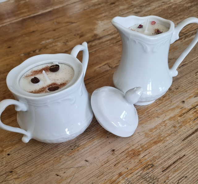 Kerzen in Milchkännchen und Zuckertopf mit Deckel - Unikate