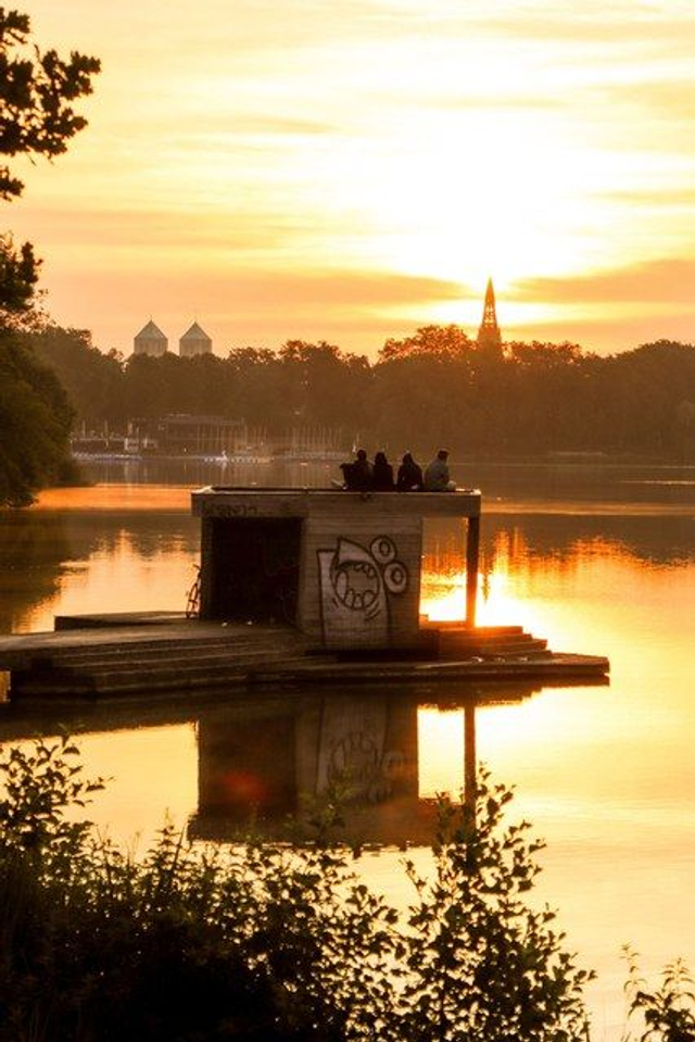 Jorge-Pardo-Pier im Abendgold