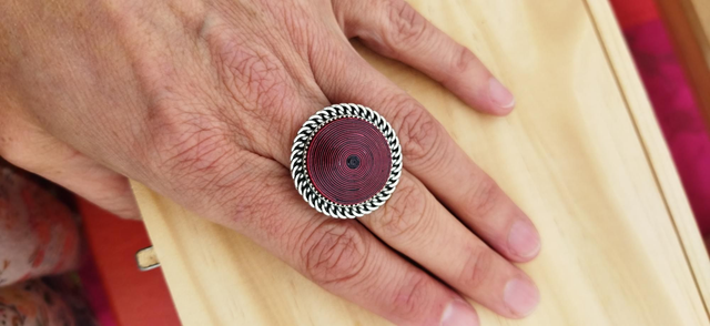 Bague antique rouge et noire
