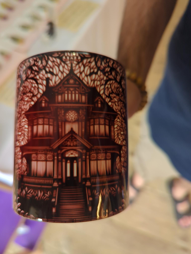 M037 mug maison hantée