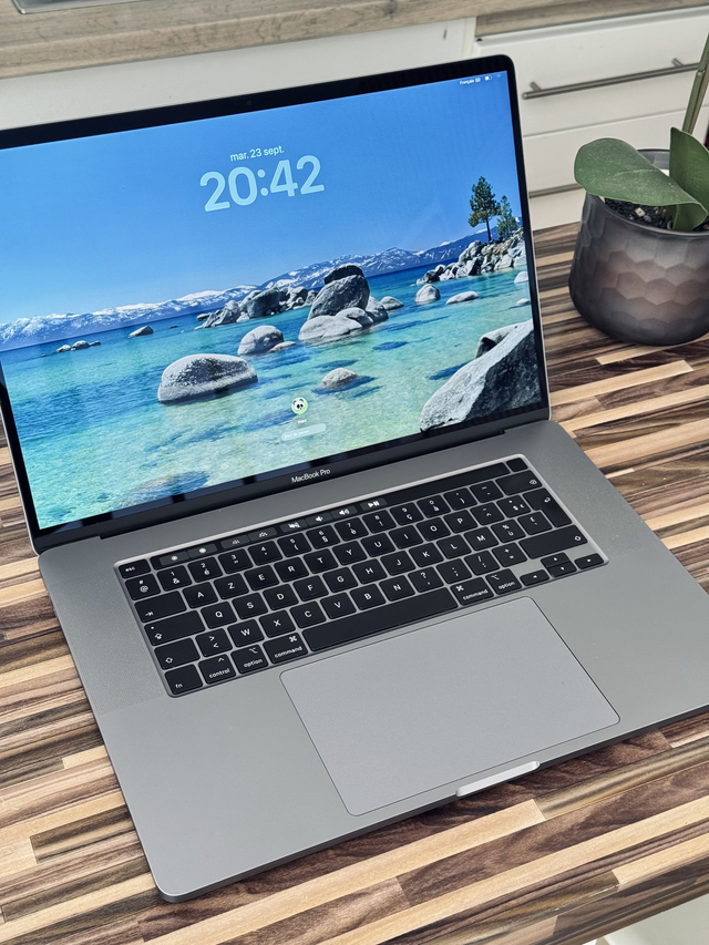 Macbook Pro 16&quot; 2019 2.4 GHZ i9 32G 2TSSD 8 coeurs