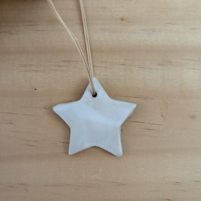 Suspension de sapin de Noël artisanale en grès - étoile
