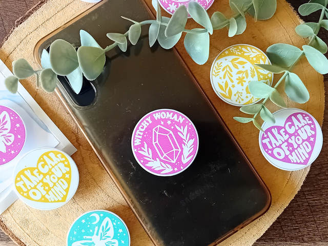 Pop socket adhésif – Accessoire téléphone fait main (Lune, Papillon, Witchy Woman, Take Care of Your Mind)