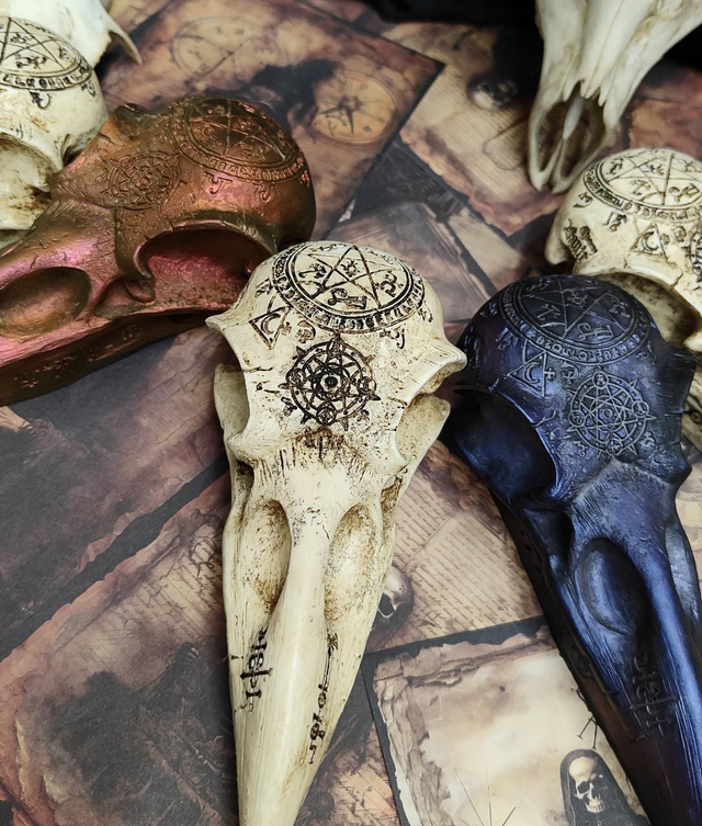 Statua Corvo Vichingo – Protezione, Intuizione e Decorazione Gotica

