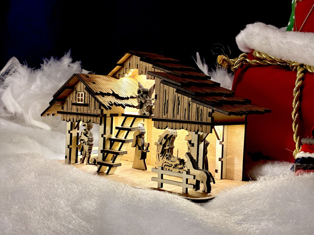 Crèche de Noël en bois bi-colore avec LED