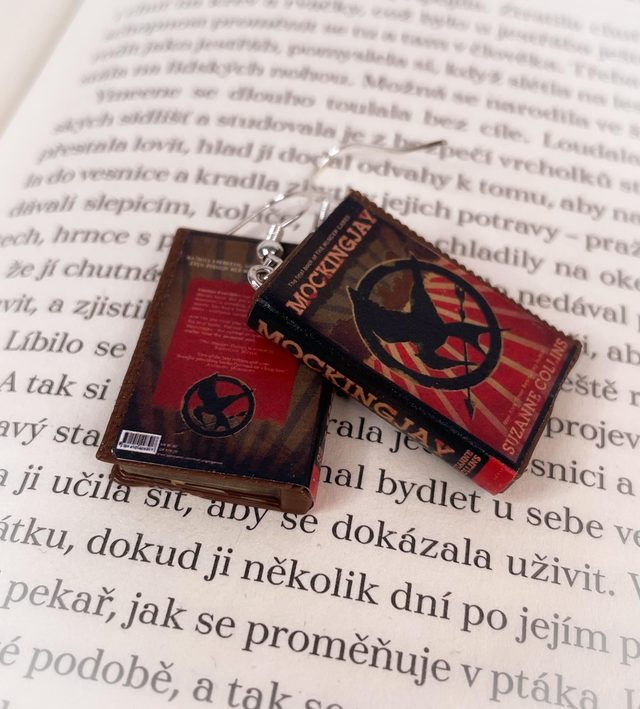 Náušnice mini knížky Mockinjay