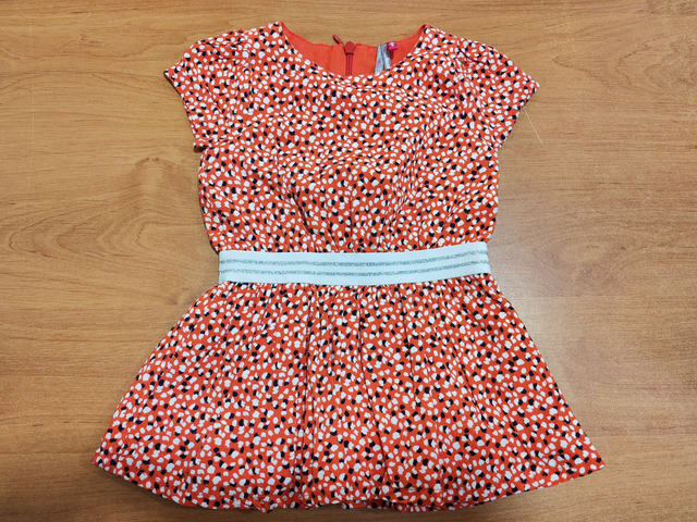 Robe rouge à motifs en 6 mois