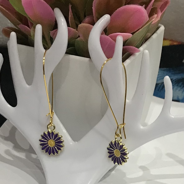 Gold Coloured Dangling - GCD36