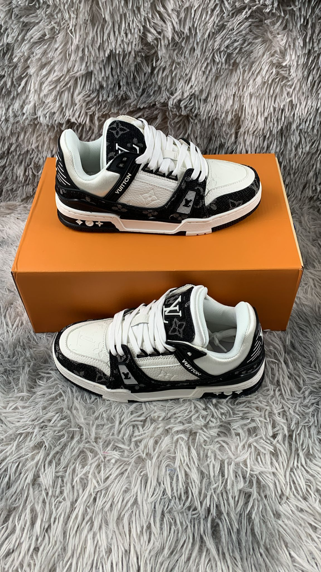 Louis Vuitton LV Trainer Negra