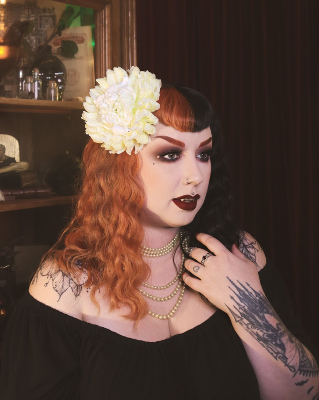 Hairflowers • L • White Plague