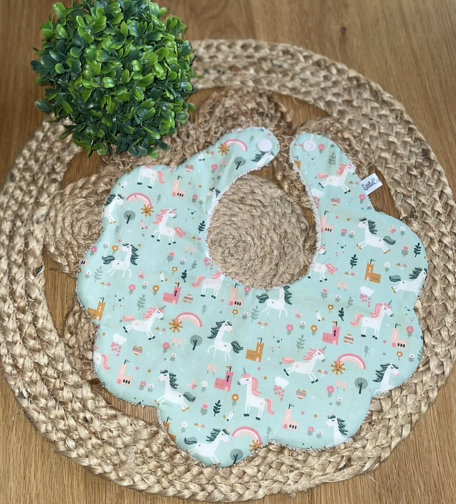 Bavoir LICORNE (forme fleur)