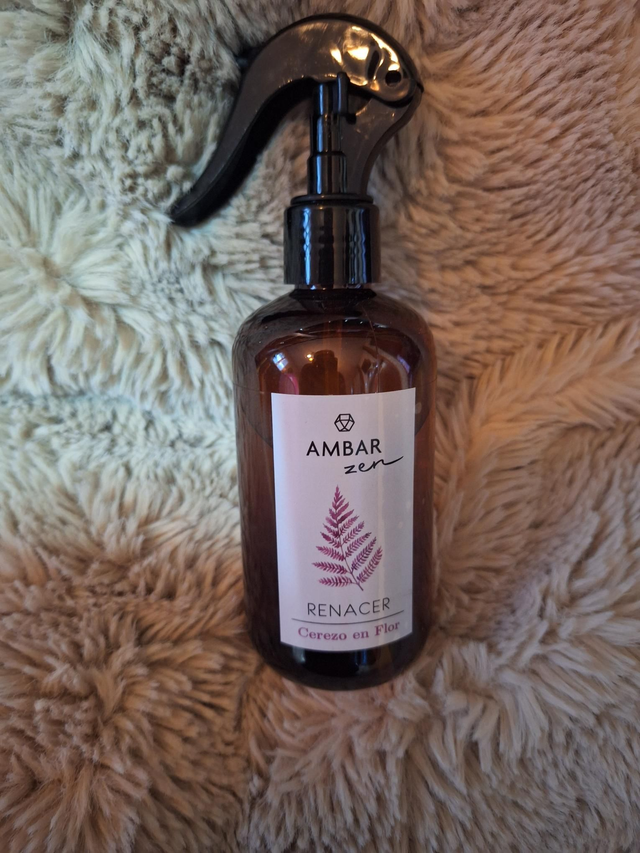 Ambar  cerezo en flor  renacer