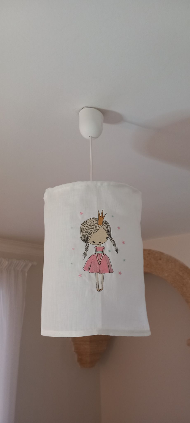 Abat-jour suspension en lin brodé Princesse