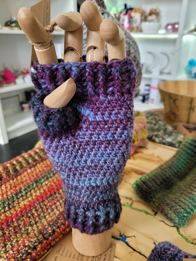 fingerless gloves