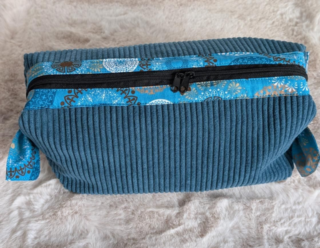 Trousse de toilette velours côtelé bleu canard 