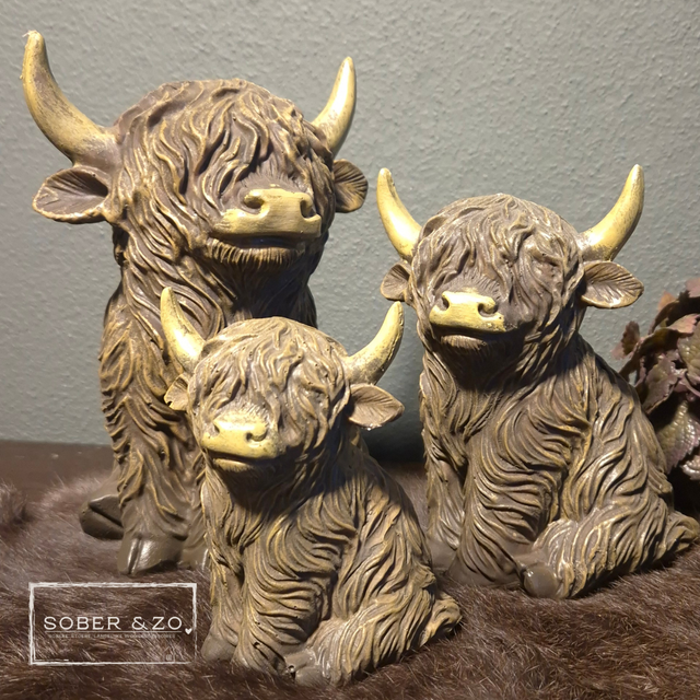 Hooglander bruin zittend L
