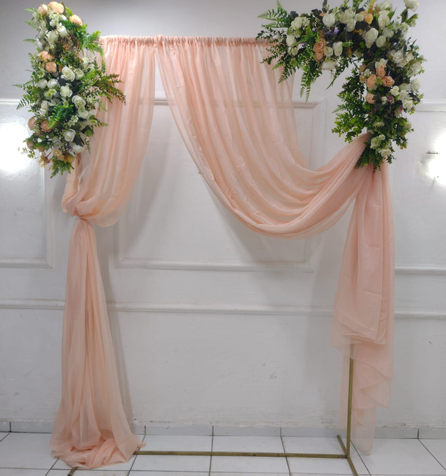 ESTRUTURA COM FLORAL E TECIDOS 2 X 1,5 - LOCAÇÃO 