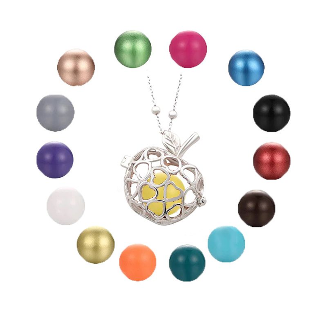 Collana Chiama Angeli Un Dolce Suono Trasmette Serenità Pendente con Mela e cuori dell’angelo Custode  in acciaio e lega di bronzo placcato Oro Bianco