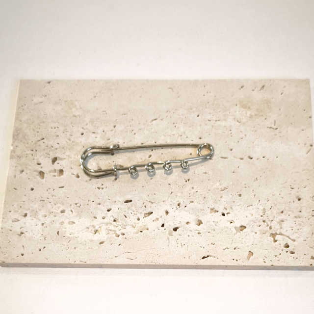 Broche argentée élégante en alliage – Bijou tendance – Personnalisable avec charm’s