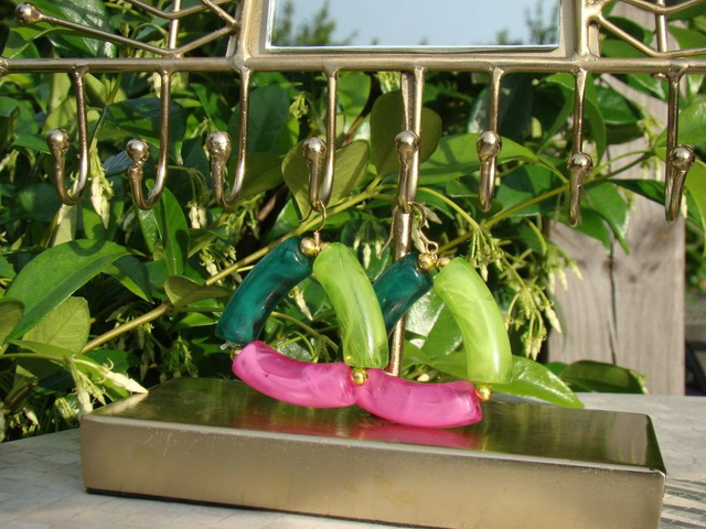 Boucles d&#039;oreilles perles tubes incurvées Tiranga Hara