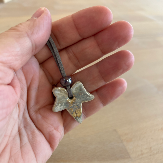 Collana ciondolo foglia edera