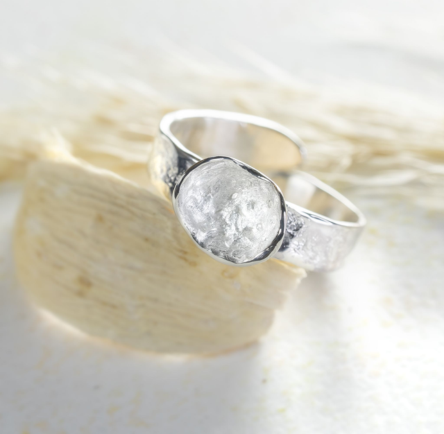 Anillo abstracto con casquilla de plata 925