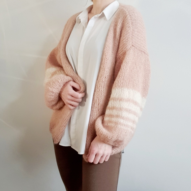 Handgebreid luxe damesvest met ballonmouw - zachte alpaca en zijde