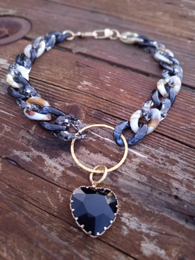 Collier en grosses mailles en acrylique Nishaan