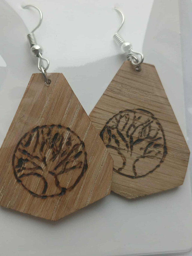 Paire de boucles d’oreilles de forme heptagonale