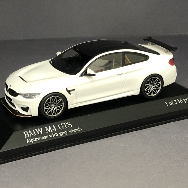 BMW M4 GTS weiss 2016 Minichamps 1:43 