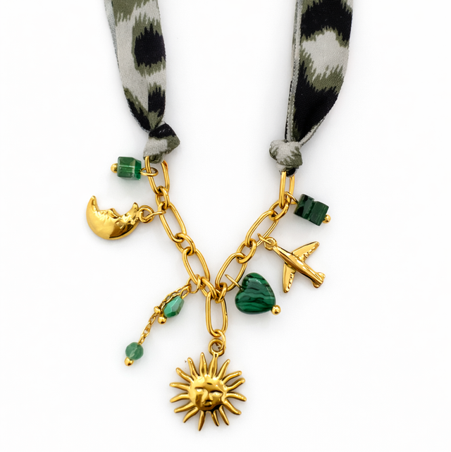 Collar acero dorado con lazo verde