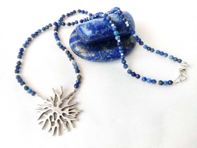 Collar azul coral
