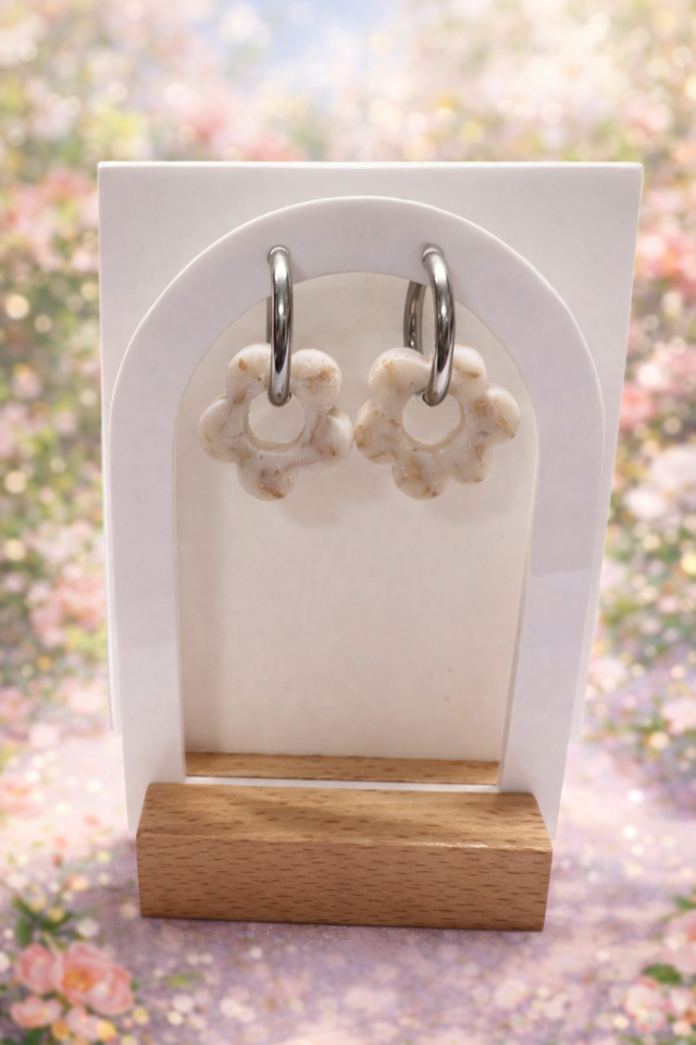 Fleurs blanches, et or