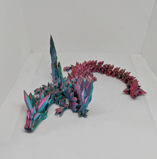 Dragon cristal avec des ailes