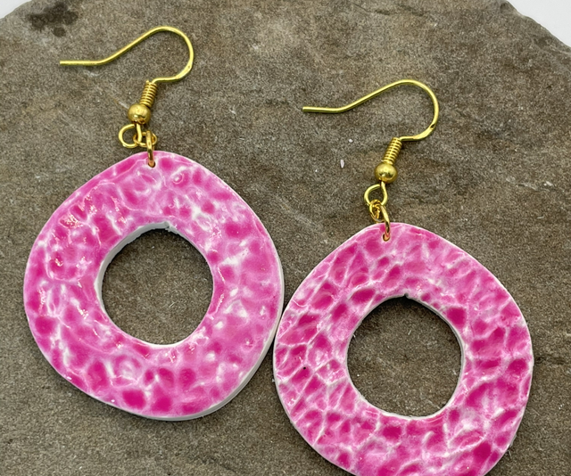 Pink crackle dangly O’s 