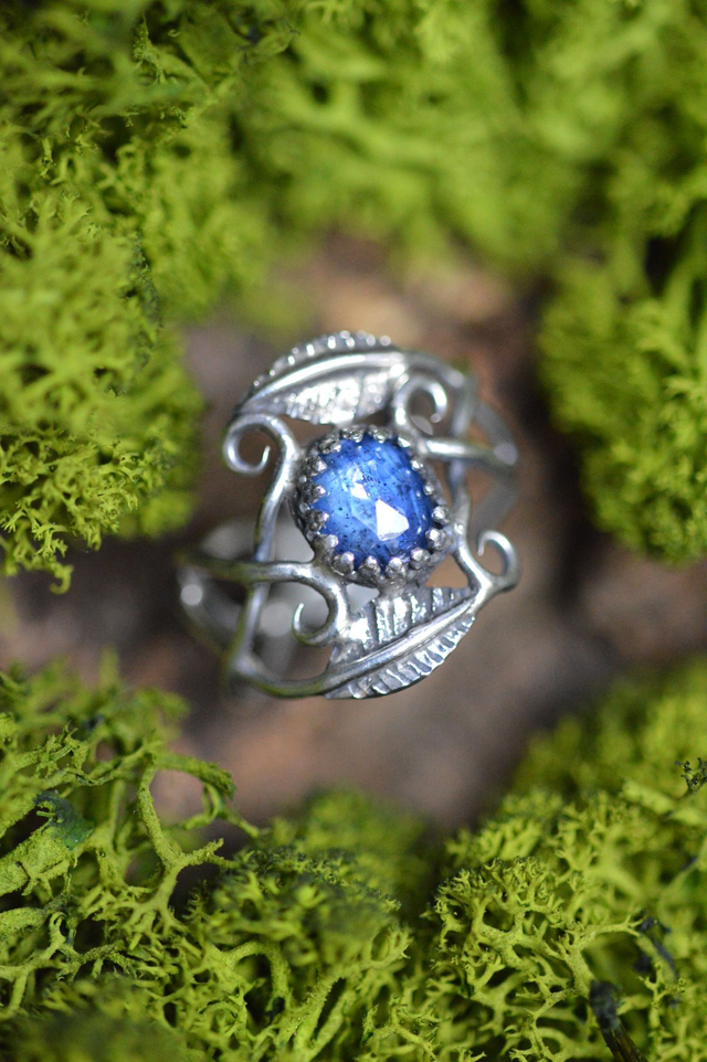 Bague Elfique - Cyanite bleue, T53 à 57, feuilles simples