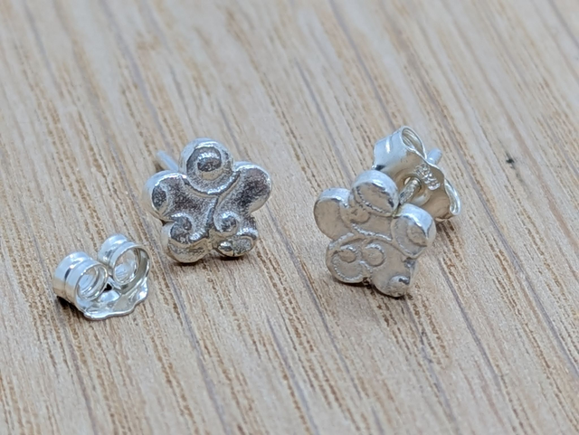 Medium Flower Shaped Earrings 