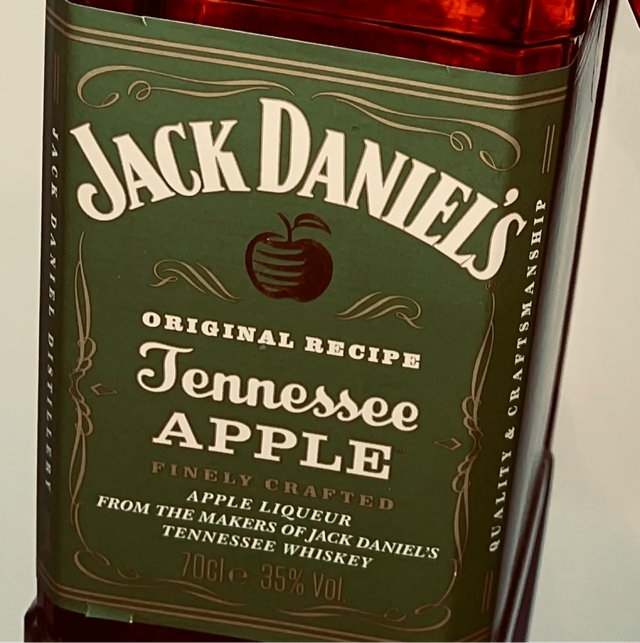 Jack Daniel’s Apple