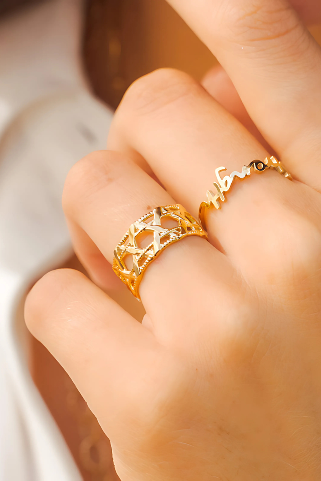 Bague géométrique dorée à l'or fin