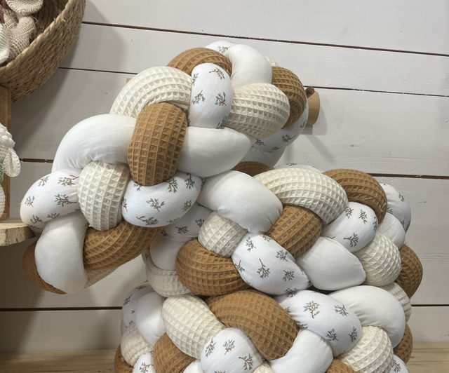 Tresse de lit tons Camel écru feuillage blanc 