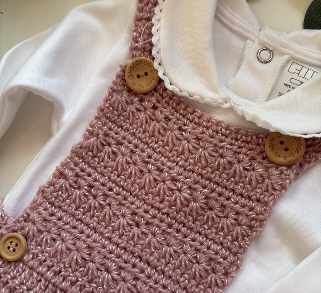 Body em crochê e interior de malha 