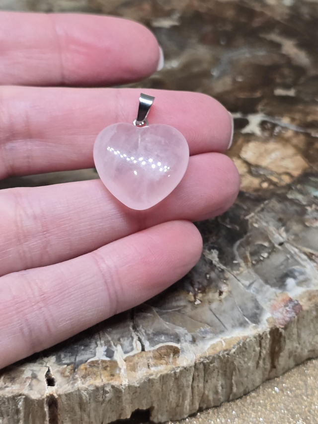 Pendentif Quartz rose forme cœur 