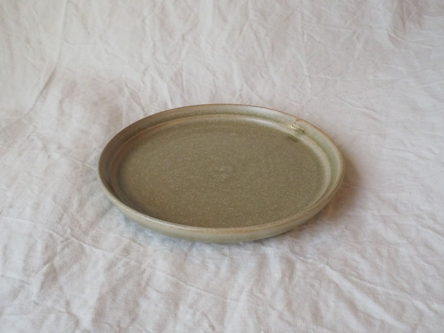 Assiette vert sombre