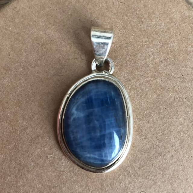 Pendentif en argent et Cyanite