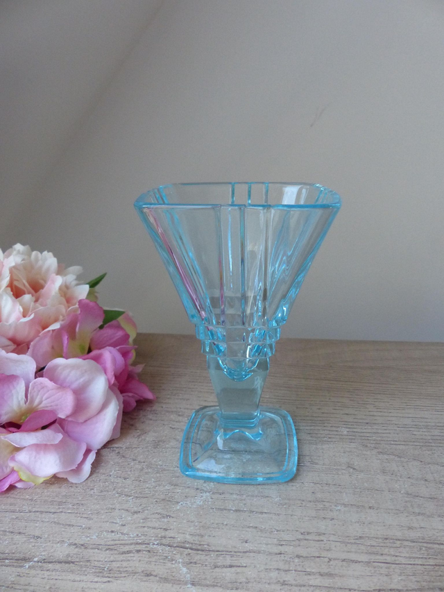 Vintage quatre coupes à glaces bleues aqua italiennes, Coupes à glaces ou à fruits en verre bleu Fidenza Italie, Coupes dessert aqua blue