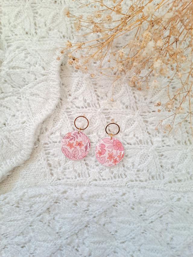 Boucles d&#039;oreilles fleuries rondes