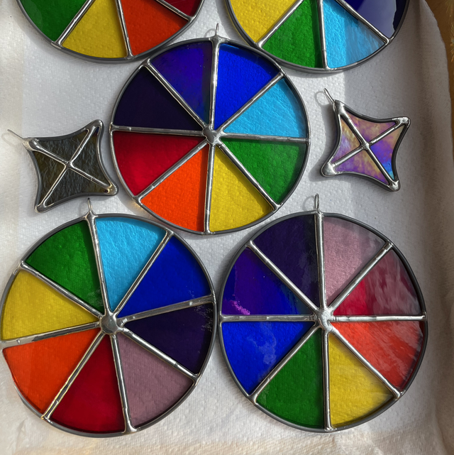 Leaded rainbow colour wheel with chain