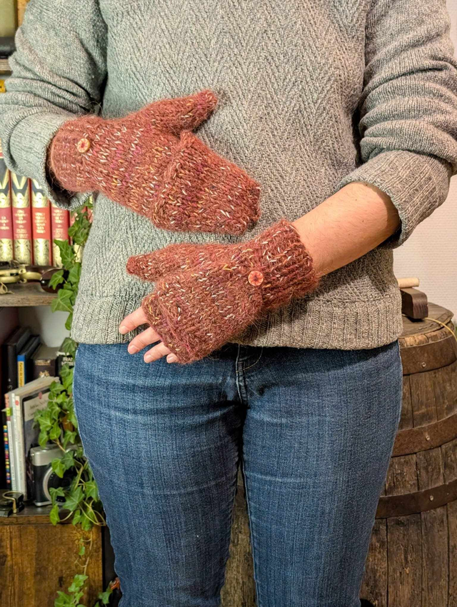 Moufl&#039;taine bordeaux et confettis - effet tweed 